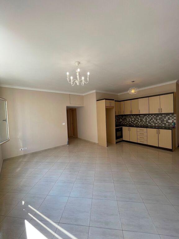 Apartament 2+1 në shitje në Rruga Andon Profka, Fier, 100 m². Foto 2 nga 6