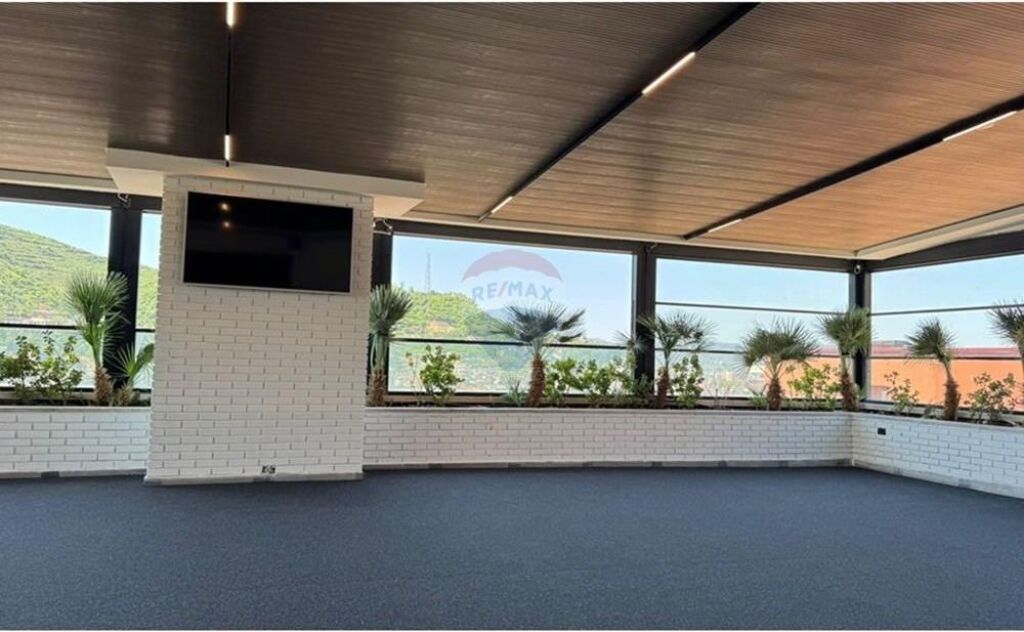 Bar or restaurant for rent in Pallati me Shigjeta, Tirana, 328 m². Photo 2 of 3