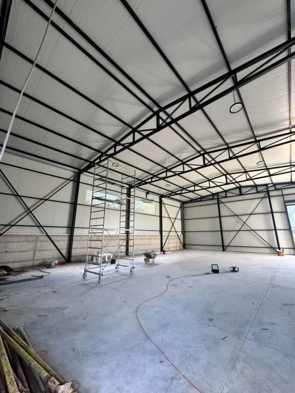 Warehouse for rent in Mëzez, Tirana, 300 m². Photo 1 of 3