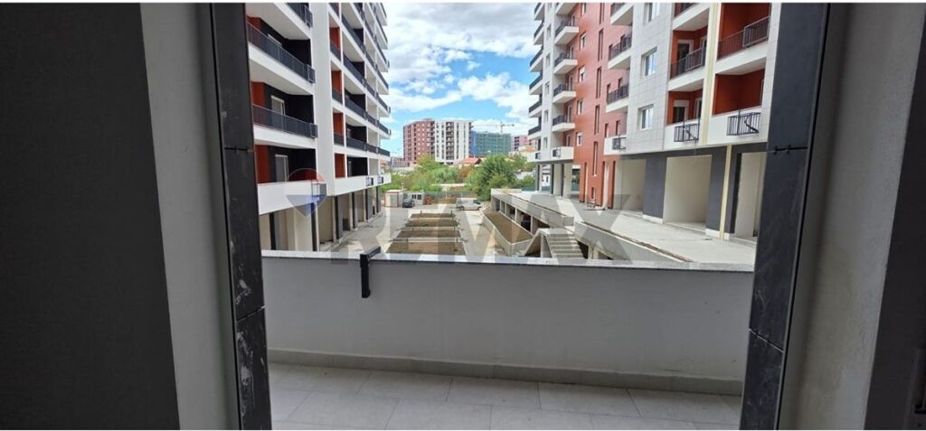 Apartment for sale in Paskuqan, Kamëz, 106 m². Photo 1 of 3
