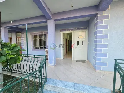 Apartament 1+1 me qera në Rruga Sulejman Pitarka, Durrës, 70 m². Foto 2 nga 12