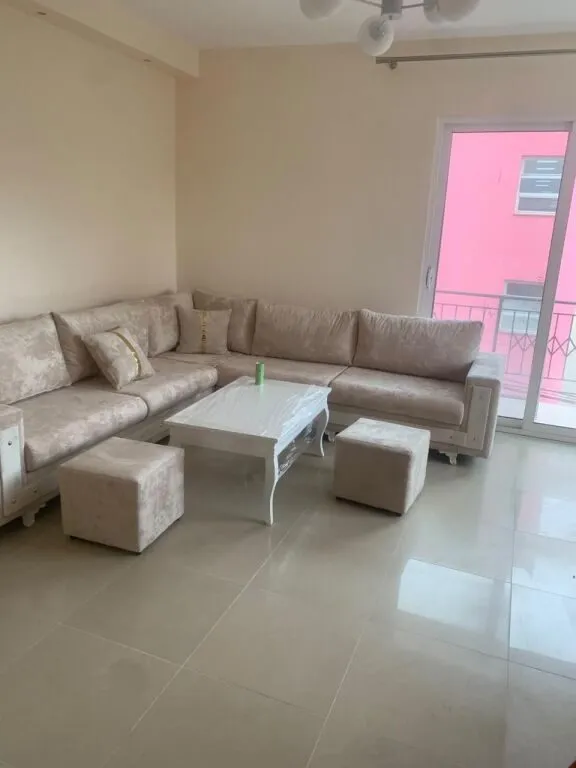 Appartamento 2+1 in affitto a Shkolla e Bashkuar, Tirana, 90 m². Foto 1 di 3