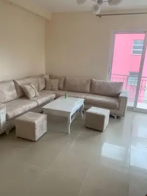 Appartamento 2+1 in affitto a Shkolla e Bashkuar, Tirana, 90 m². Foto 1 di 3
