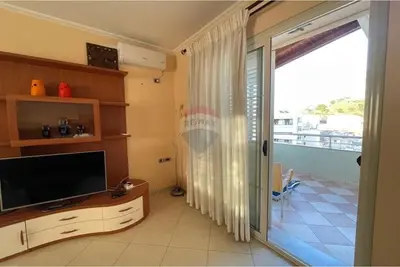 Apartment 4+1 for rent in Qendër, Vlorë, 120 m². Photo 3 of 12
