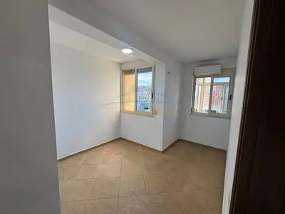 Ambient biznesi me qera në Sheshi Avni Rustemi, Tiranë, 124 m². Foto 3 nga 8