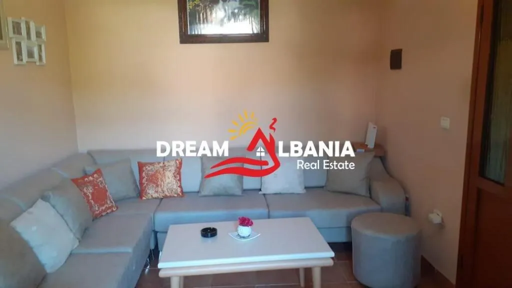 House 2+1 for sale in Lushnje prane Stadiumit, Lushnjë, 184 m². Photo 1 of 9
