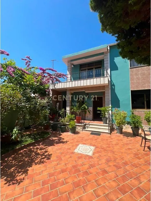 Villa for sale in Ish Rajoni i Policisë, Durrës, 260 m². Photo 1 of 10
