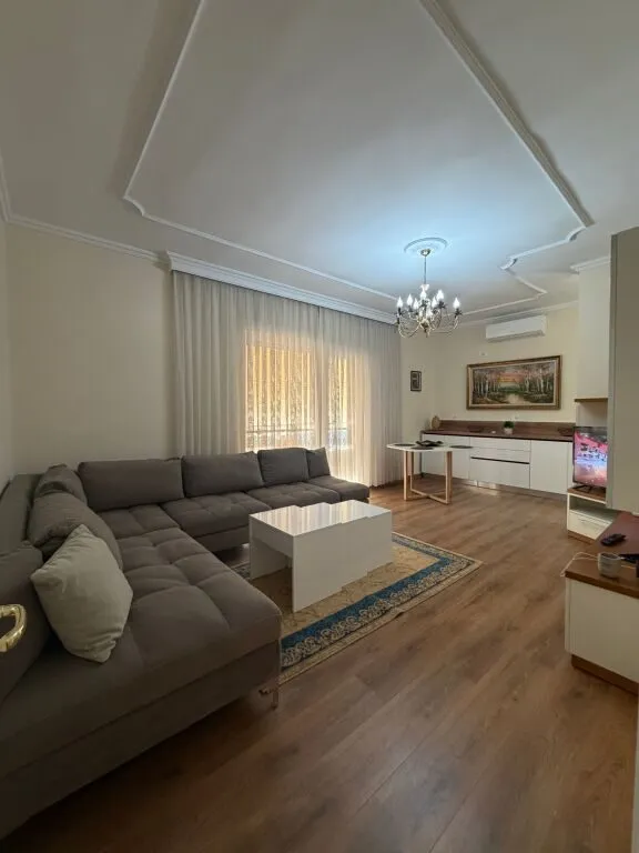 Apartament 2+1 me qera në Pazari i Ri, Tiranë, 100 m². Foto 1 nga 9