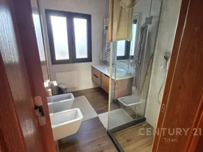 Penthouse në shitje në Stacioni i Trenit, Durrës, 240 m². Foto 3 nga 10