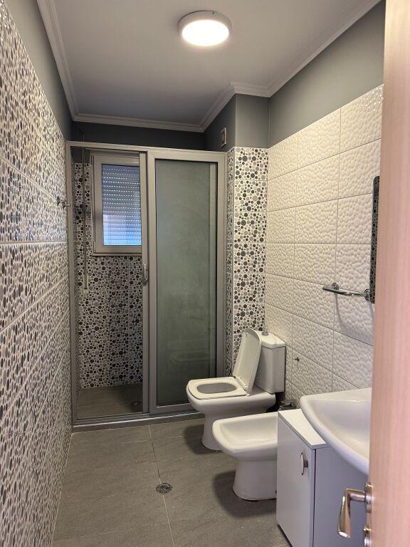 Dupleks 3+1 me qera në Rezidenca Kodra e Diellit 1, Tiranë, 187 m². Foto 2 nga 6
