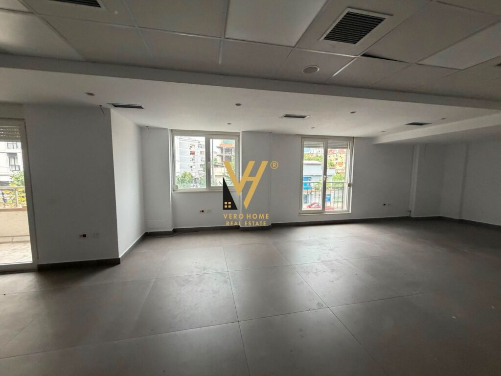Office for rent in Komuna e Parisit, Tirana, 448 m². Photo 2 of 3