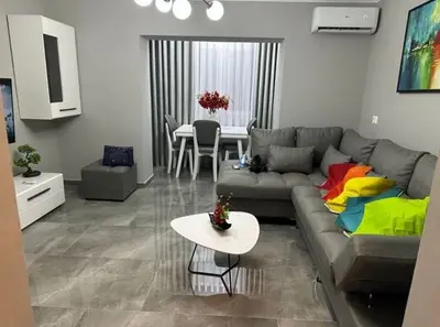Appartamento 2+1 in affitto a Sheshi Avni Rustemi, Tirana, 75 m². Foto 1 di 6