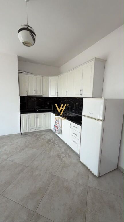 Apartament 1+1 me qera në Farmacia 10, Tiranë, 72 m². Foto 2 nga 3
