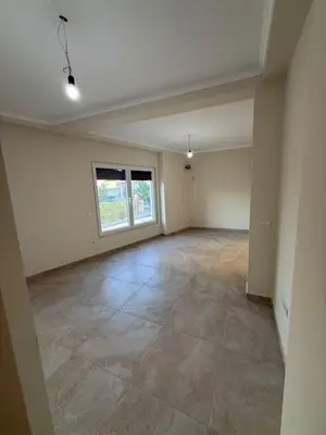 Ambient biznesi me qera në Tregu Industrial, Durrës, 80 m². Foto 1 nga 5