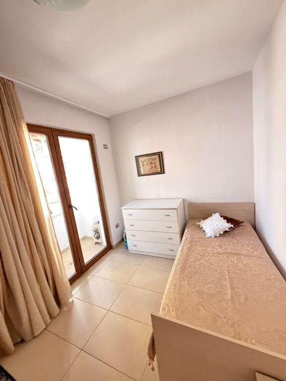 Apartament 2+1 me qera në Rruga e Bogdanëve, Tiranë, 98 m². Foto 3 nga 6