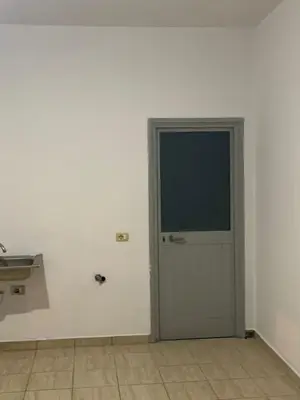 Negozio in affitto a Kamza, 30 m². Foto 3 di 3