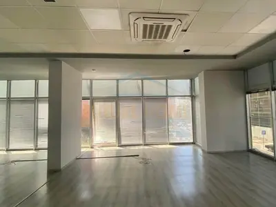 Locale commerciale in affitto a Drejtoria e Tatimeve, Durazzo, 200 m². Foto 4 di 6