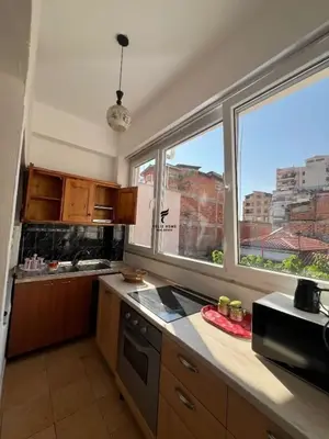 Apartment 1+1 for rent in Rruga Riza Cerova, Tirana, 65 m². Photo 3 of 4