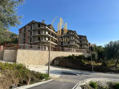 Villa for sale in Vlorë, 2,355 m². Photo 2 of 2