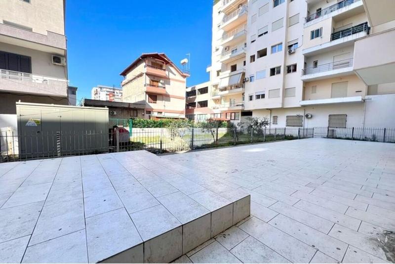 Dyqan me qera në Rr.Hasan Kushta, Vlorë, 50 m². Foto 8 nga 9