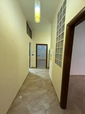 Zyrë me qera në kompleksi Panorama, Tiranë, 94 m². Foto 2 nga 6