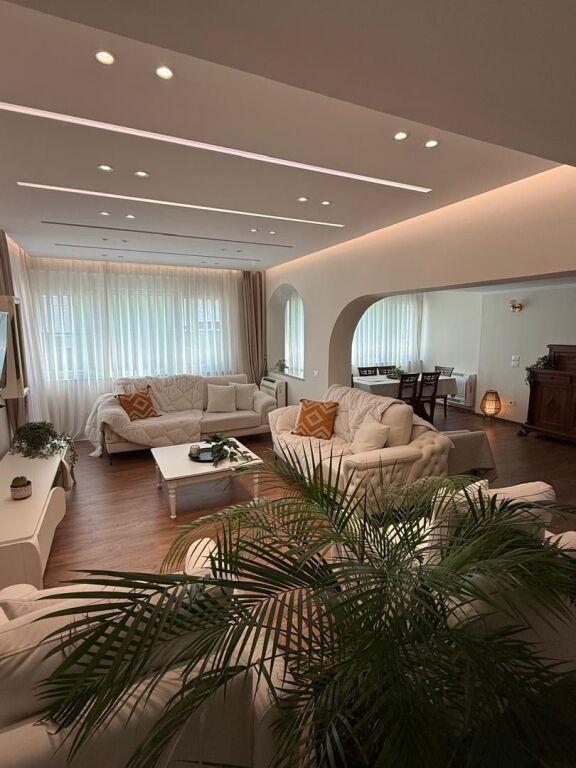 Penthouse me qera në Blloku, Tiranë, 170 m². Foto 11 nga 12