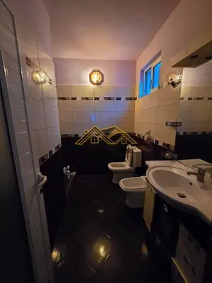 House for sale in Stacioni i Trenit, Durrës, 250 m². Photo 4 of 12