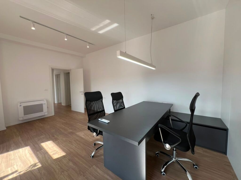 Appartamento 2+1 in affitto a Rruga e Kavajës, Tirana, 300 m². Foto 1 di 3