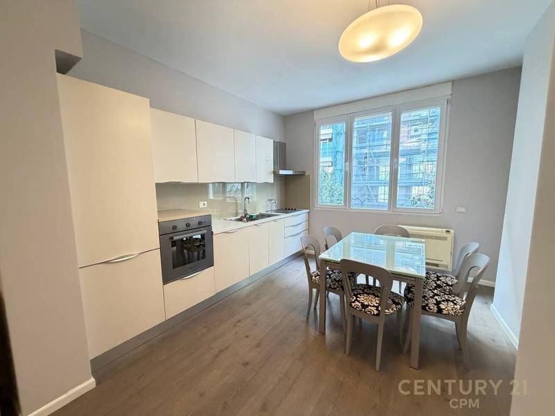 Apartament 1+1 me qera në Blloku, Tiranë, 75 m²