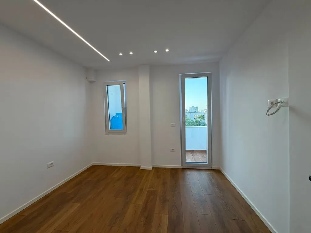 Apartament 2+1 në shitje në Shkolla e Kuqe, Tiranë, 64 m². Foto 1 nga 9