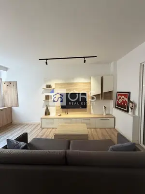 Apartament 1+1 me qera në Rruga e Barrikadave, Tiranë, 65 m². Foto 2 nga 6