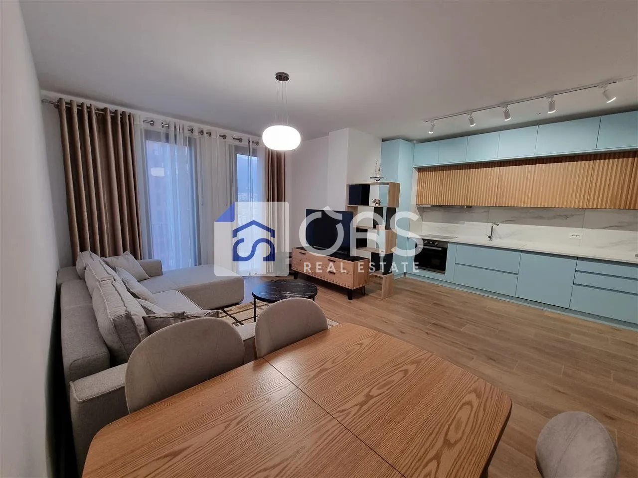 Apartament 2+1 me qera në Farmacia 10, Tiranë, 105 m². Foto 1 nga 6