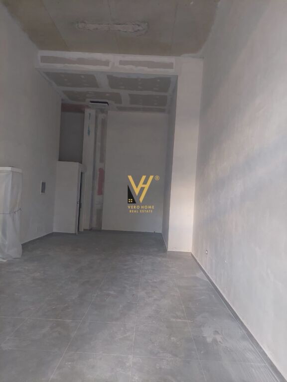 Dyqan me qera në Vasil Shanto, Tiranë, 50 m². Foto 1 nga 1