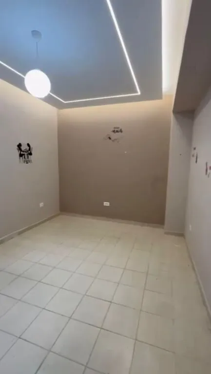 Commercial space for rent in Stacioni i Zjarrfikësve, Durrës, 30 m². Photo 1 of 4