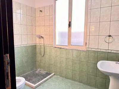 Apartament 2+1 me qera në Pallatet Cabej, Tiranë, 85 m². Foto 5 nga 5