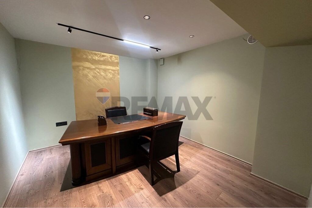 Ufficio in affitto a Rruga Muhamet Gjollesha, Tirana, 40 m². Foto 2 di 3