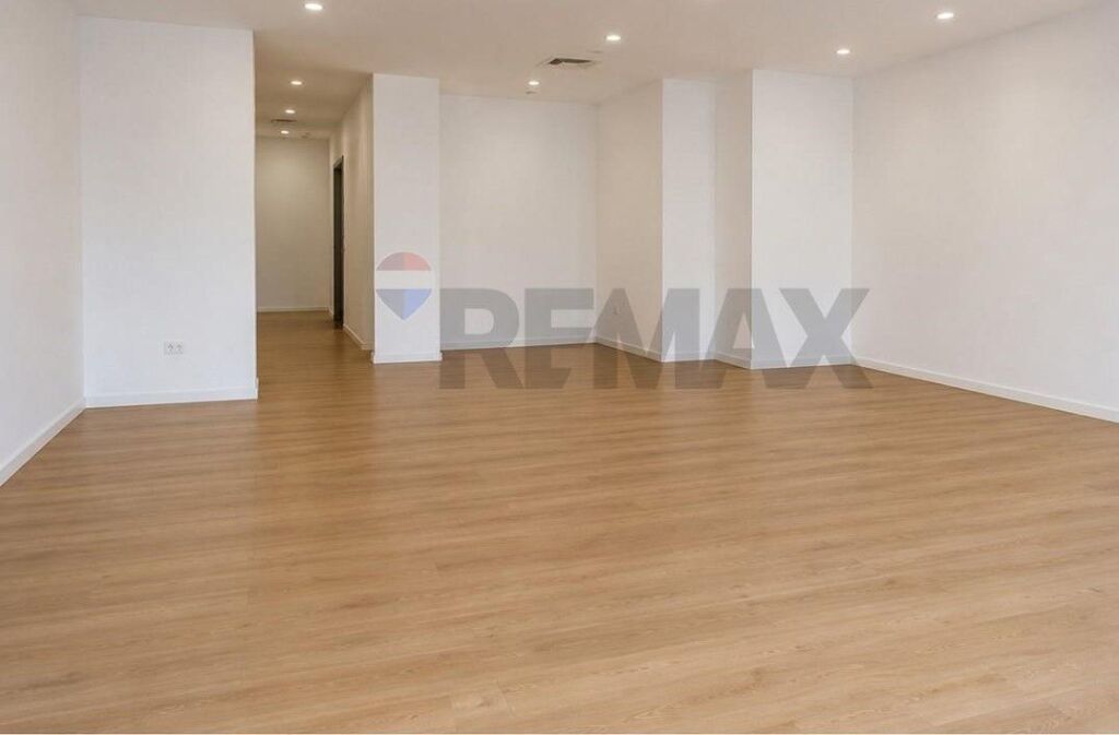 Office for sale in Komuna e Parisit, Tirana, 90 m². Photo 2 of 3