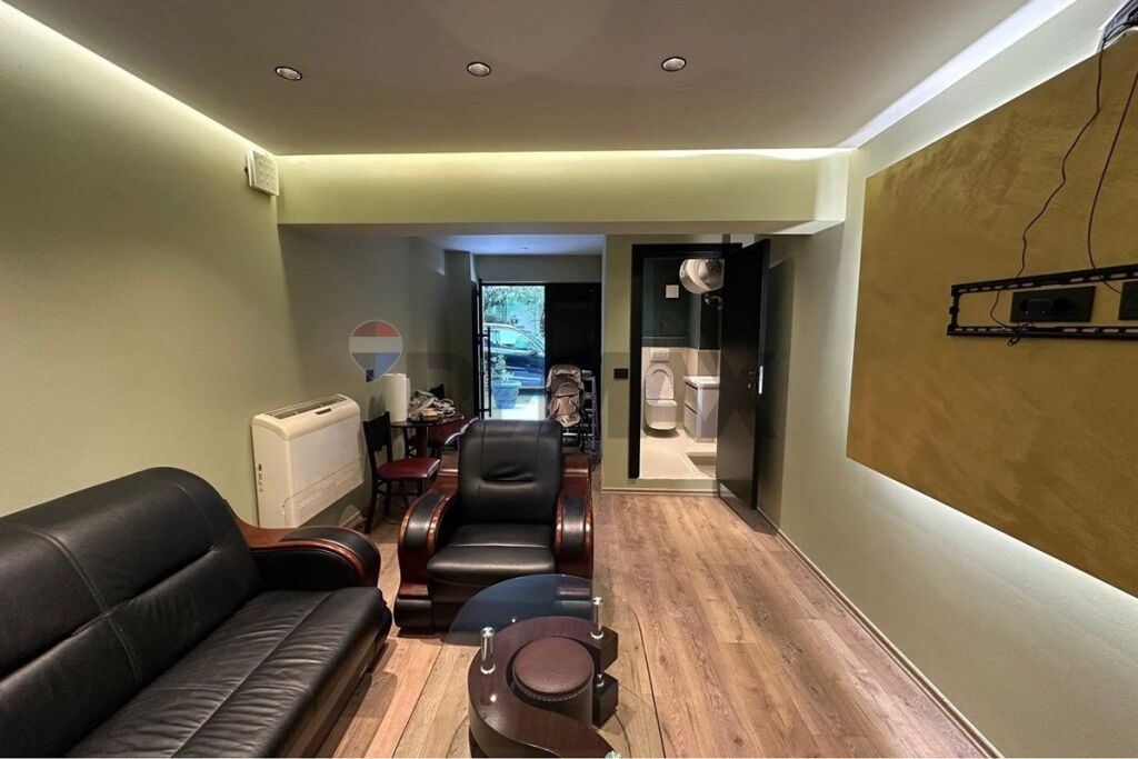 Ufficio in affitto a Rruga Muhamet Gjollesha, Tirana, 40 m². Foto 3 di 3