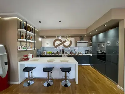 Apartament 3+1 në shitje në Kopshti Botanik Zoologjik, Tiranë, 180 m². Foto 3 nga 12