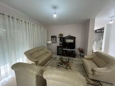 Villa in vendita a Sauk, Tirana, 629 m². Foto 1 di 10