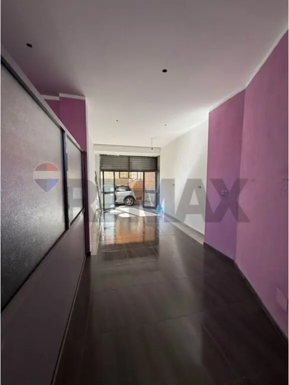Ambient biznesi me qera në Parlamenti, Tiranë, 52 m²