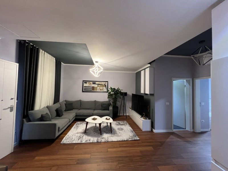 Appartamento 2+1 in affitto a Liqeni i Thatë, Tirana, 90 m². Foto 3 di 8