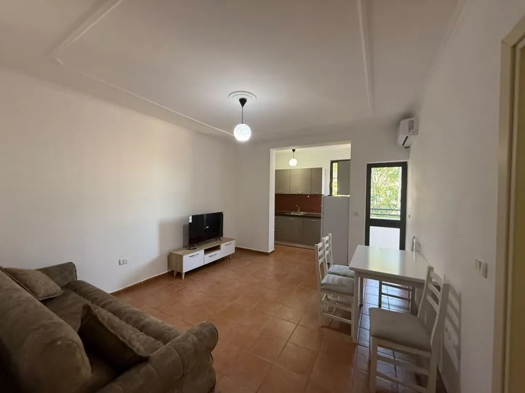Apartament 1+1 me qera në Stadiumi Dinamo, Tiranë, 60 m². Foto 1 nga 7