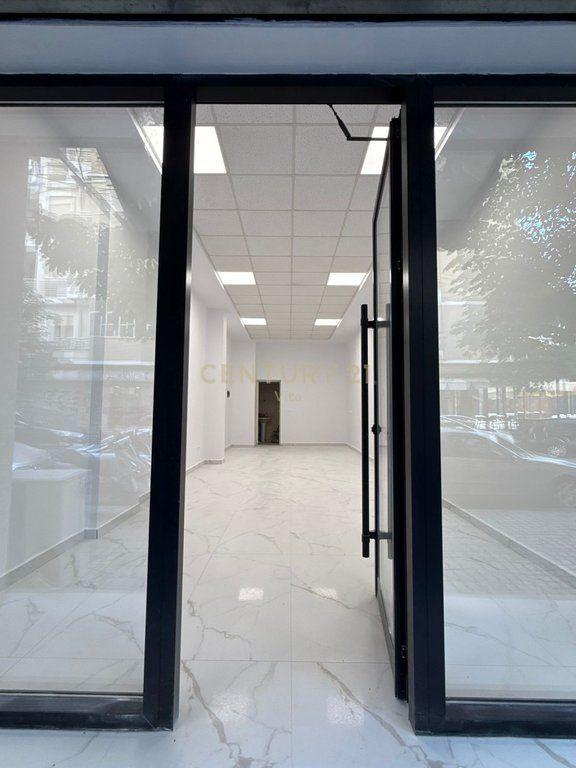 Negozio in affitto a Tregu i Përditshëm i Fruta Perimeve, Durazzo, 51 m²