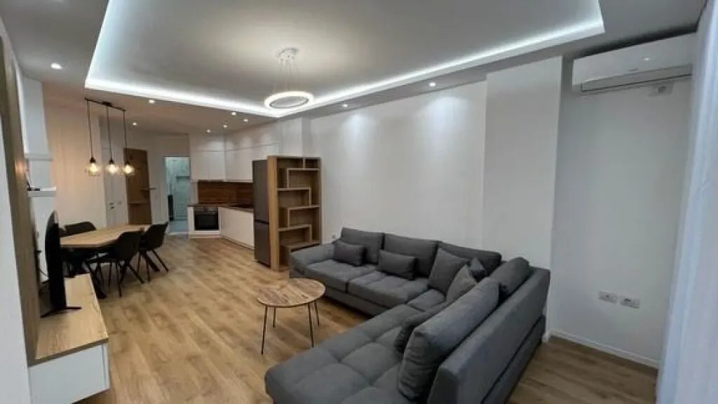 Apartament 1+1 me qera në Xhamia e Tabakeve, Tiranë, 70 m². Foto 1 nga 5