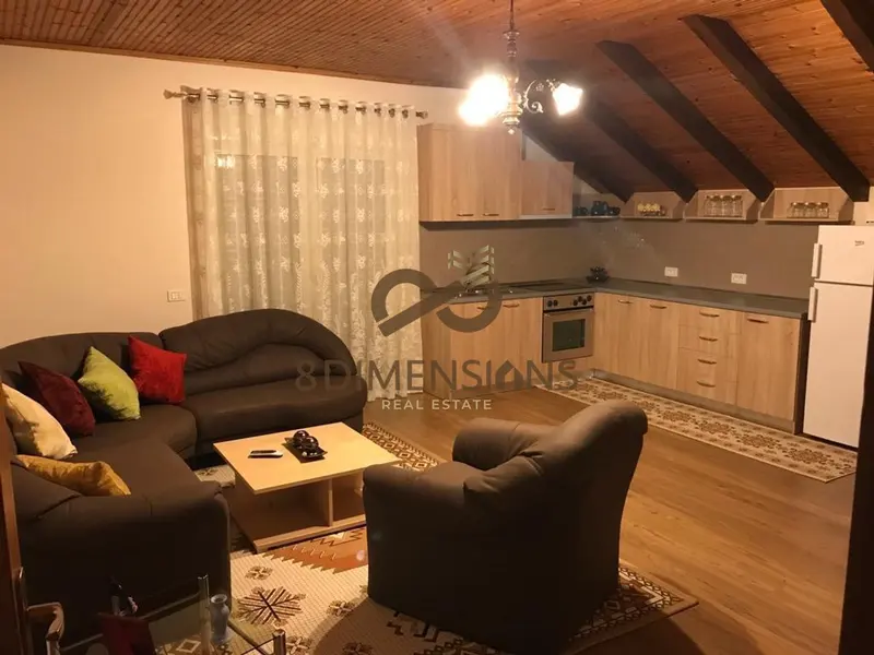 Villa 3+1 in affitto a Xhamllik, Tirana, 120 m²
