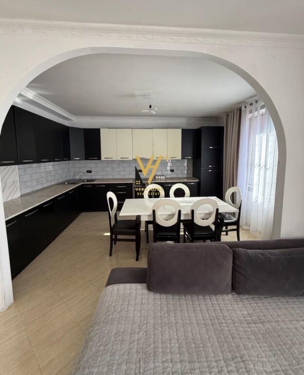 Apartament 2+1 me qera në Vasil Shanto, Tiranë, 100 m². Foto 2 nga 3