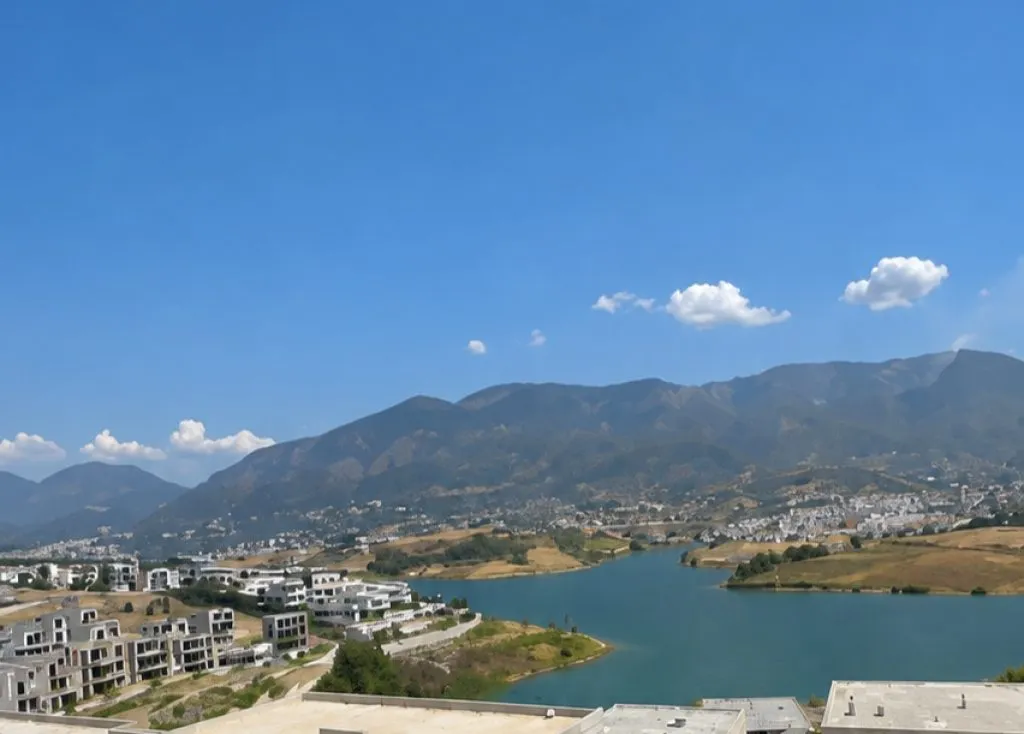 Appartamento 3+1 in vendita a Farkë, Tirana, 183 m². Foto 1 di 11