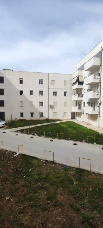 Apartament 2+1 me qera në Linzë, Tiranë, 80 m². Foto 1 nga 8