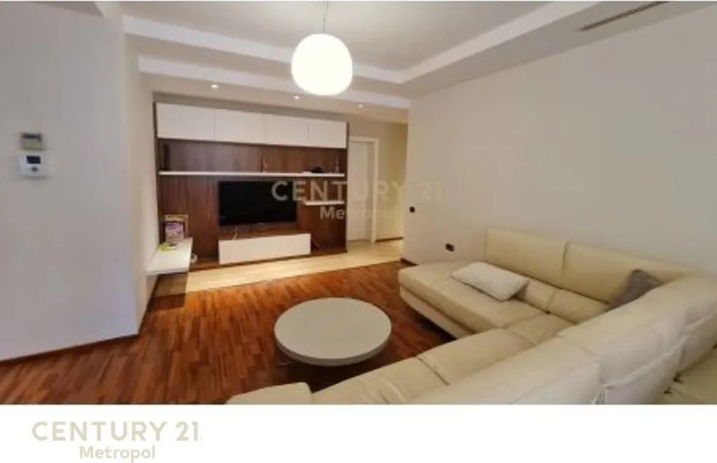 Apartament 2+1 me qera në Vila e Artё, Tiranë, 135 m². Foto 1 nga 9